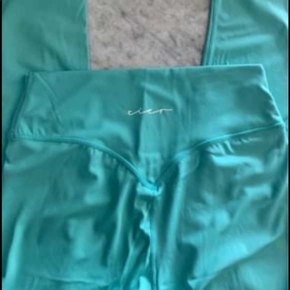 Tier Activewear Set - Picture 2 of 6